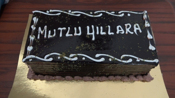 Karantinadaki Minik Alparslan’a Doğum Günü Sürprizi