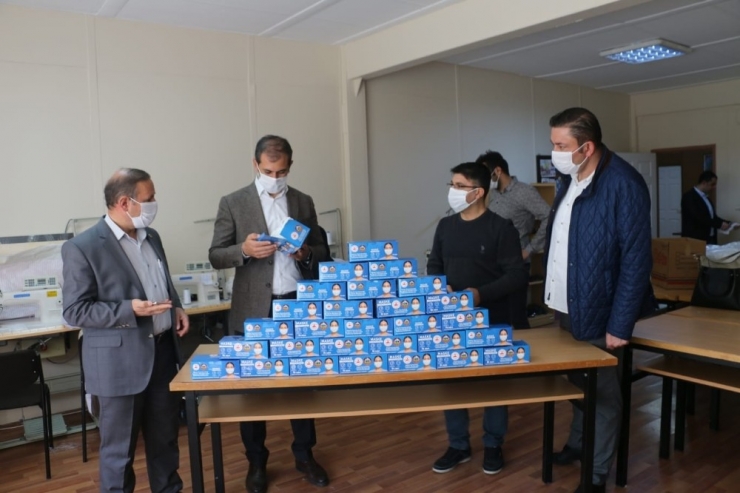Aşkale’de 15 Bin Maske Üretildi