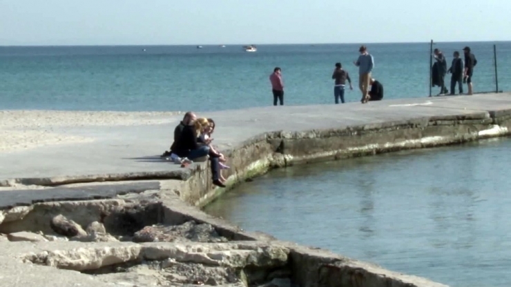 İstanbul’da Vatandaş Denizle Buluştu, Polis Anında Böyle Engelledi