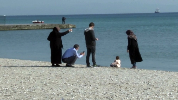 İstanbul’da Vatandaş Denizle Buluştu, Polis Anında Böyle Engelledi