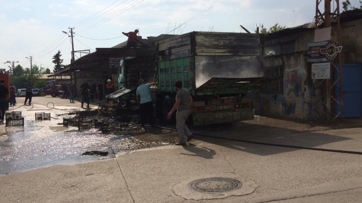 Park Halindeki Kamyon Alev Alev Yandı