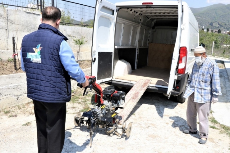 Tarlasını Süremeyen Yaşlı Vatandaşa Büyükşehir’den Yardım