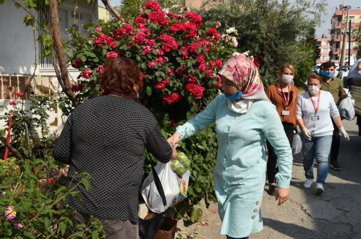 Tarsus Belediyesi, Çiftçilerden Aldığı Mahsulleri Ücretsiz Dağıtıyor