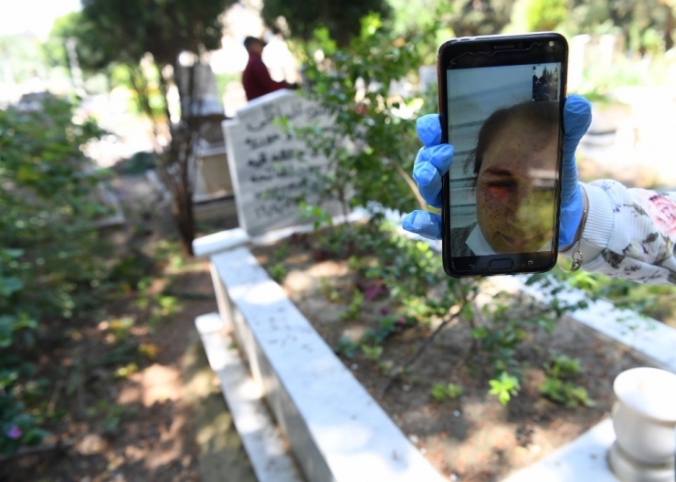 Seyahat Kısıtlamasına Takılınca Annesini Ölüm Yıl Dönümünde Görüntülü Aramayla Andı