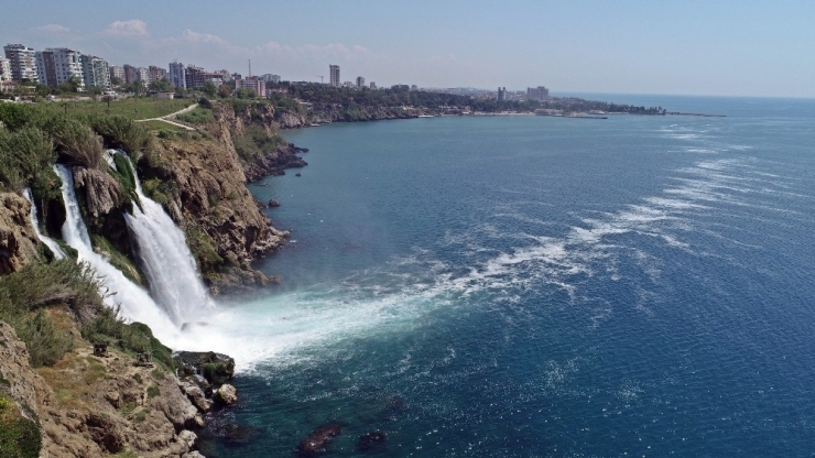 Korona Virüs Sonrası Dünyaca Ünlü Şelale Kendini Yeniledi, Eşsiz Görüntüler Oluştu