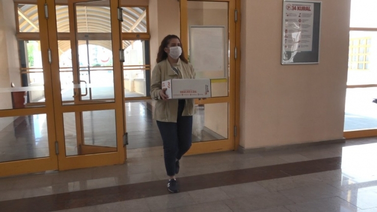 Bkm Kitap’tan Hastanelere Ateş Ve Nabız Ölçer Bağışı