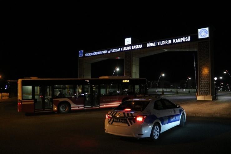 69 Türk Vatandaşı Hindistan’dan Sivas’a Getirildi