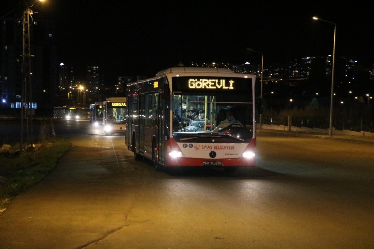 69 Türk Vatandaşı Hindistan’dan Sivas’a Getirildi