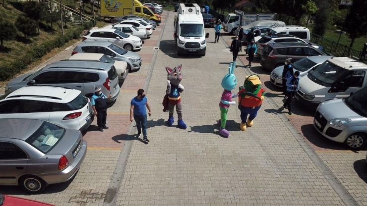 Başakgiller’den Çocuklara Balkon Sürprizi