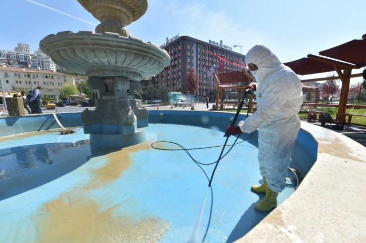 Mamak’ta Süs Havuzları Temizleniyor