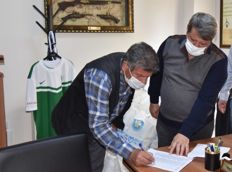 Manisa’da Maskeye Ulaşamayanlara Büyük Kolaylık