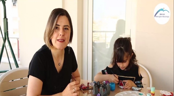 Mersinli Öğretmenlerden ‘Cam Cama Değil, Can Cana Eğitim İçin Evde Kal’ Çağrısı