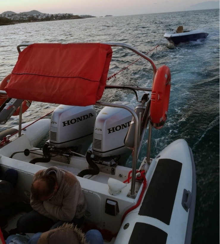 Denizde Sürüklenen 13 Sığınmacı Kurtarıldı