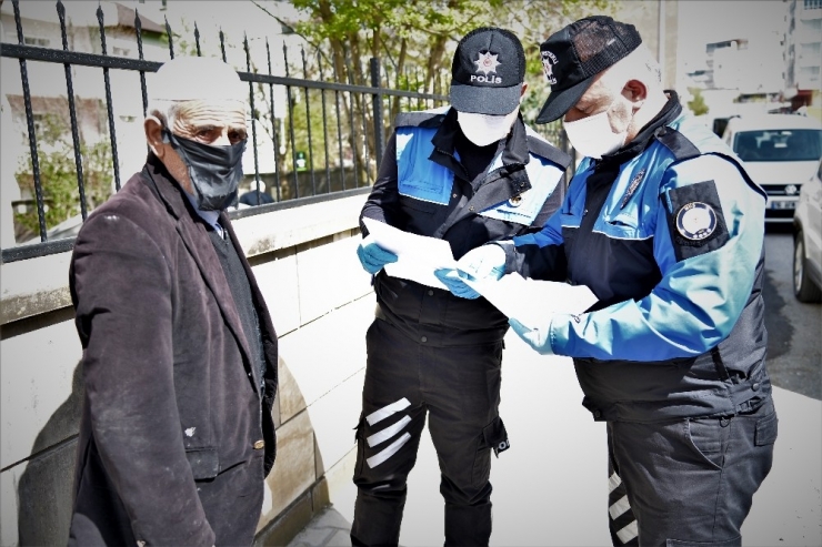 Polis Ekipleri 65 Yaş Üstü Vatandaşlar İçin Kapı Kapı Geziyor