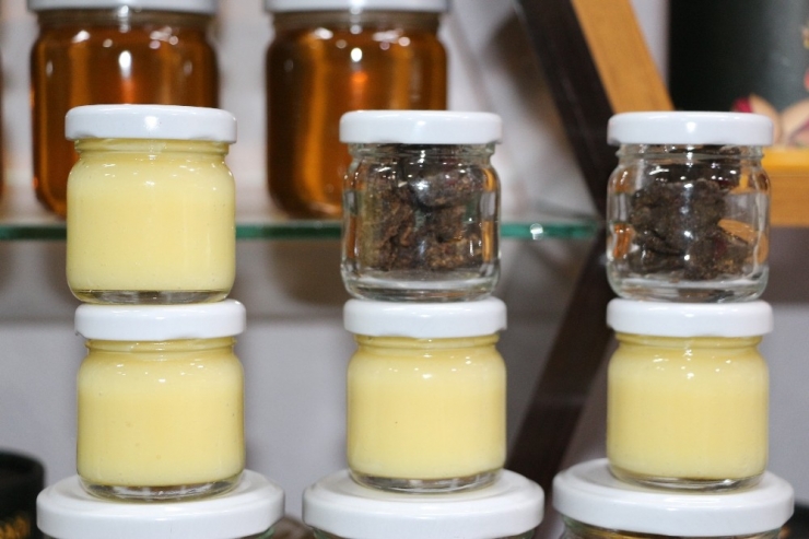 Korona Virüsten Korunmak İsteyen Vatandaşlar, Kilosu 2 Bin Liraya Satılan Propolise Yöneldi