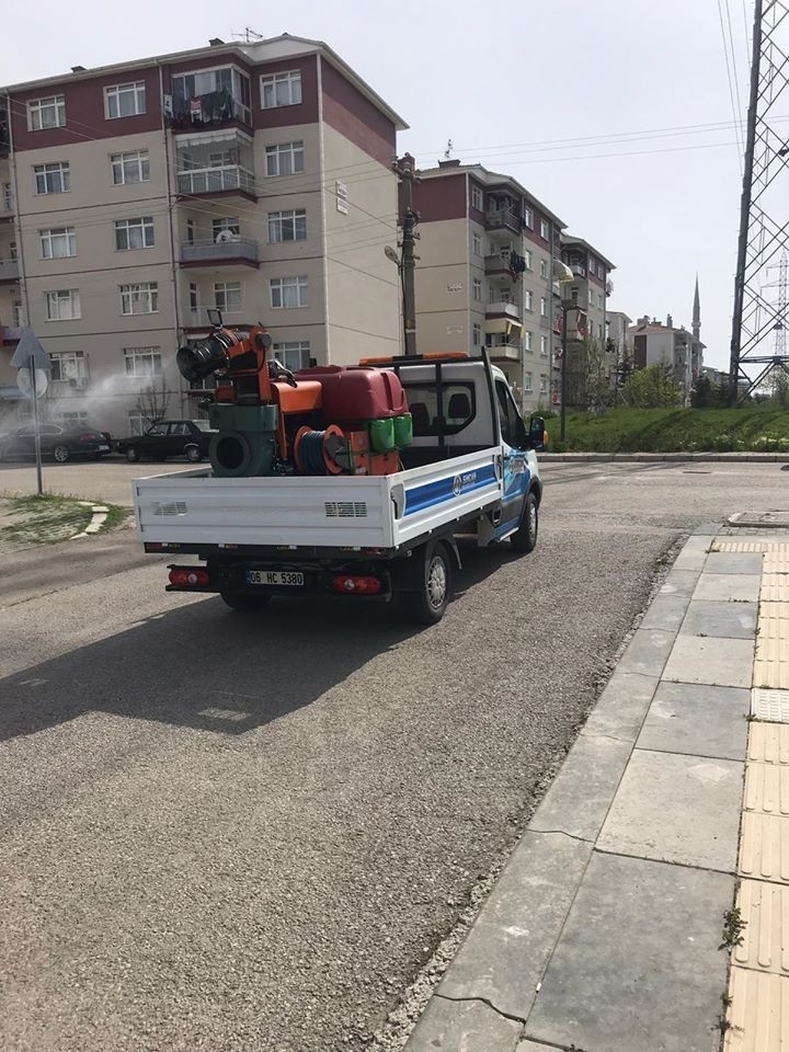 Sincan Haşerelere Ve Sineklere Karşı İlaçlanıyor