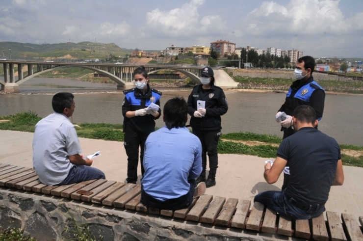 Cizre’de Vatandaşlara Korona Virüs İle Mücadele Kapsamında Broşür Dağıtıldı