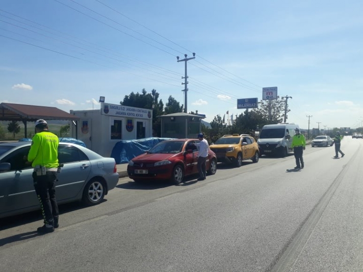 Sungurlu’da Giriş Ve Çıkışlarda Kontroller Devam Ediyor