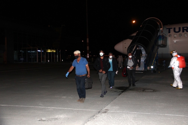Nijer Ve Mali’den Getirilen 151 Türk Vatandaşı Erzurum’da Karantinaya Alındı