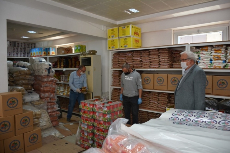 Gurbetçilerden Aşevine Gıda Desteği