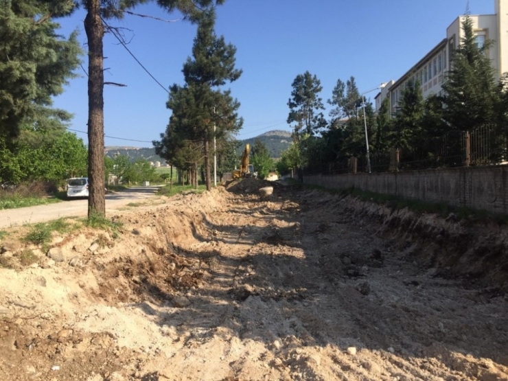 Yeni Mahallede Asfalt Öncesi Kazı Çalışması