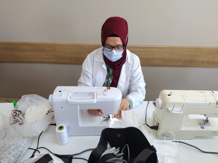 Akyurt Halk Eğitim Merkezi’nde 15 Bin Maske Üretildi
