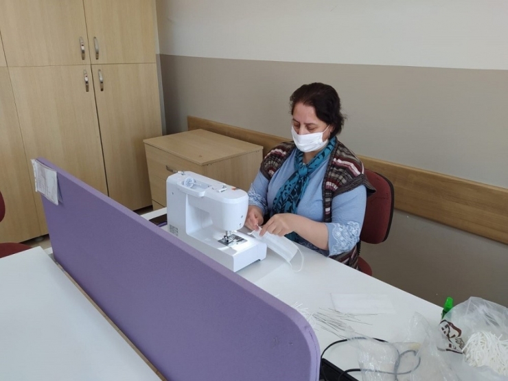 Akyurt Halk Eğitim Merkezi’nde 15 Bin Maske Üretildi