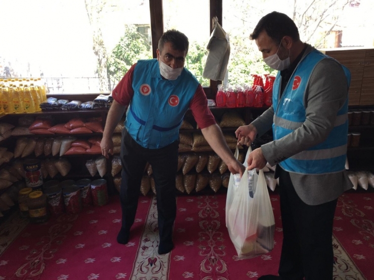 Camiler İhtiyaç Sahiplerine Aracılık Ediyor