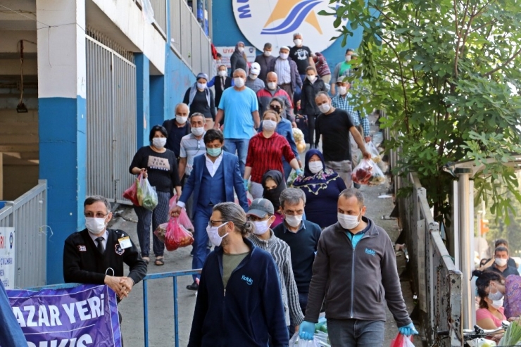 Antalya’da Pazarlarda Vatandaşları Tedirgin Eden Yoğunluk