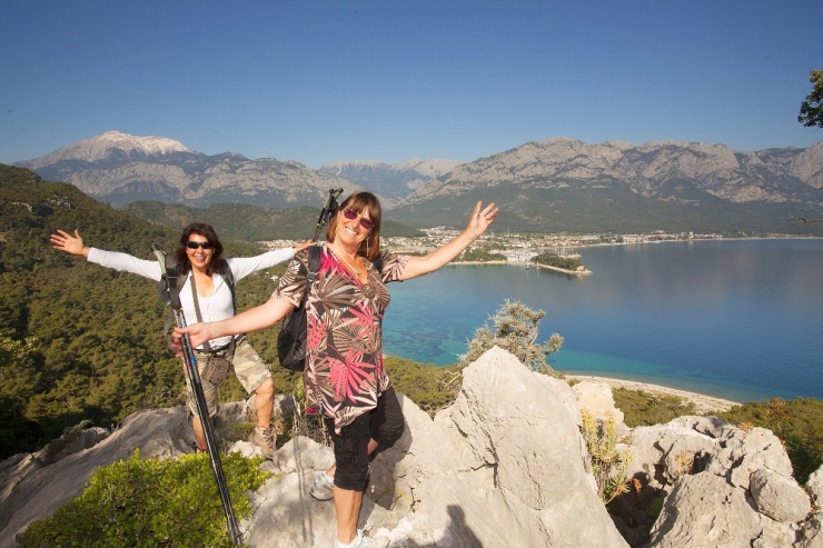 Kemer’in Yürüyüş Parkurlarında Yollar Cepte