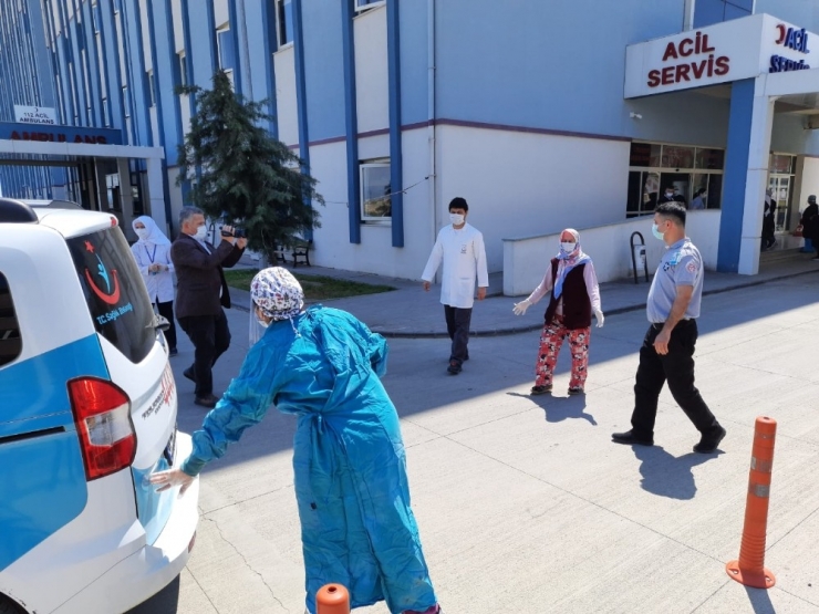 Korona Virüsü Yenen 70 Yaşındaki Kadın: “Virüs Beni Yıkacaktı. Ben Virüsü Yıktım”