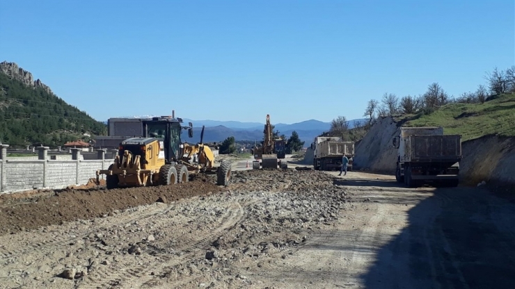 Balıkesir İlçelerinde Yol Genişletme Çalışmaları Sürüyor