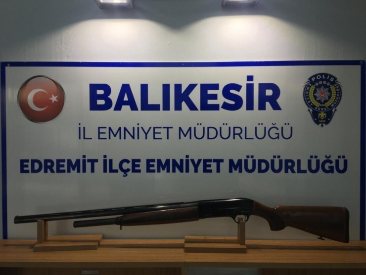 Balıkesir’de Polis 5 Silah Ele Geçirdi