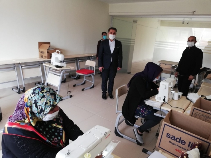 Gercüş Halk Eğitim Merkezinde Maske Üretimine Başlandı