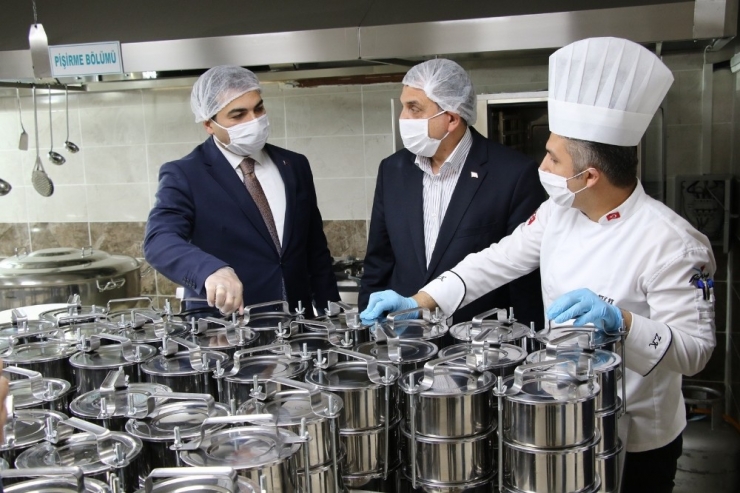 Beyazgül Sosyal Yardım Kompleksini İnceledi