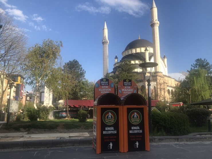Bingöl’de Belirli Noktalara Tıbbi Atık Kovaları Yerleştirdi