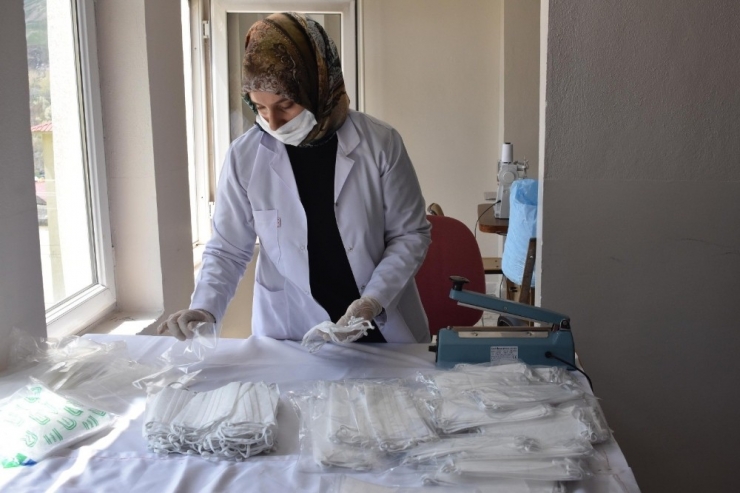 Halk Eğitim Merkezileri Günlük 20 Bin Maske Üretiyor