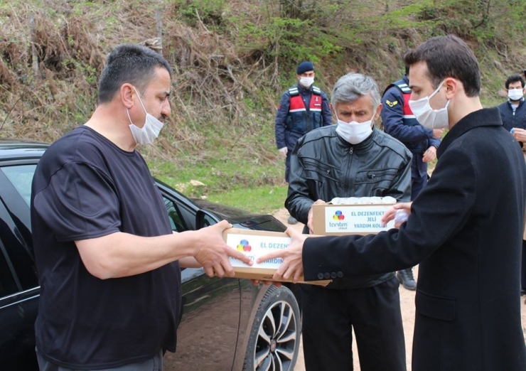 Cide’de Köylerin Dezenfektan Ve Maske İhtiyaçları Karşılanıyor