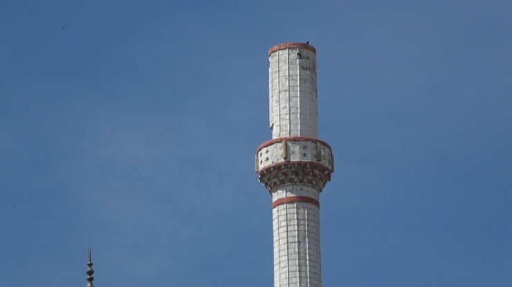 Lodosta Uçunca, Minare Külahsız Kaldı