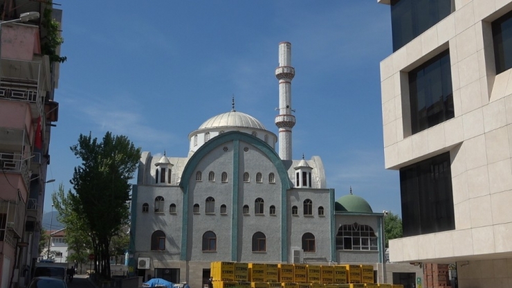 Lodosta Uçunca, Minare Külahsız Kaldı