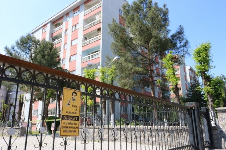 Komşuları Korona Virüse Yakalandı, Kendileri Oy Birliği İle Gönüllü Olarak Karantinaya Girdi