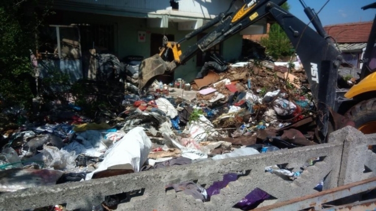 Evden 13 Ton Çöp Çıktı