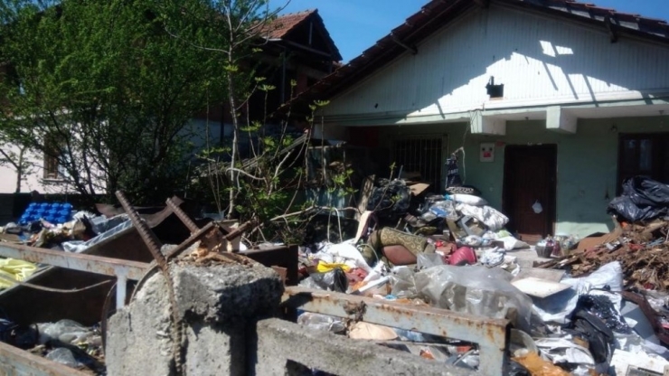 Evden 13 Ton Çöp Çıktı