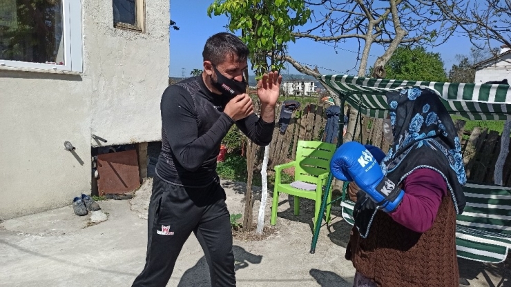 Düzceli Teyzeler Muay Thai Yapıyor