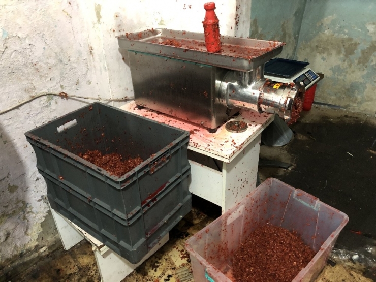 Araba Tamirhanesine Kaçak Tütün Operasyonu