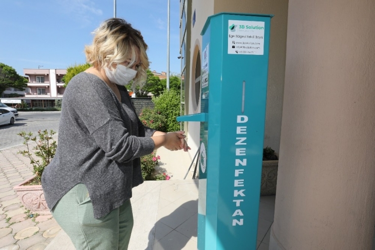 Gaziemir’e 16 Adet Yeni Nesil El Dezenfeksiyon Cihazı