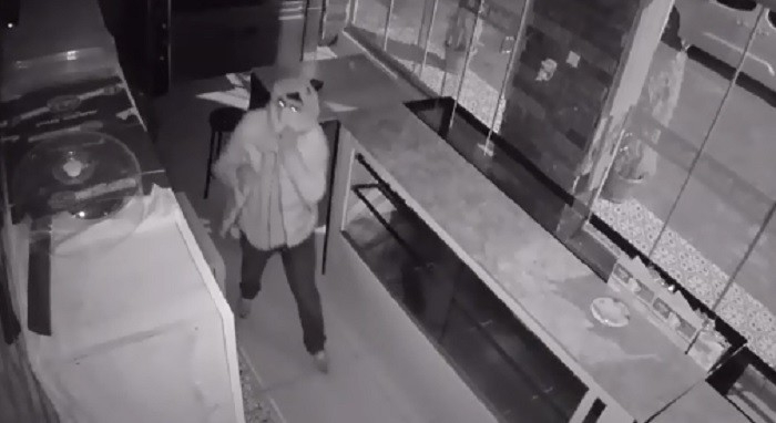 İş Yerinden Televizyon Çalan Hırsız Güvenlik Kamerasına Yakalandı