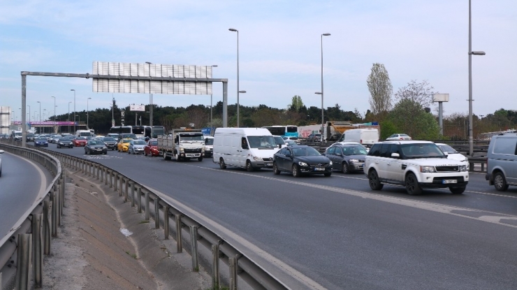 İstanbullu Evinde Kalmadı, Trafik Eski Günlerine Döndü