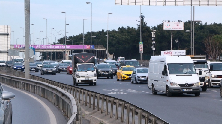 İstanbullu Evinde Kalmadı, Trafik Eski Günlerine Döndü