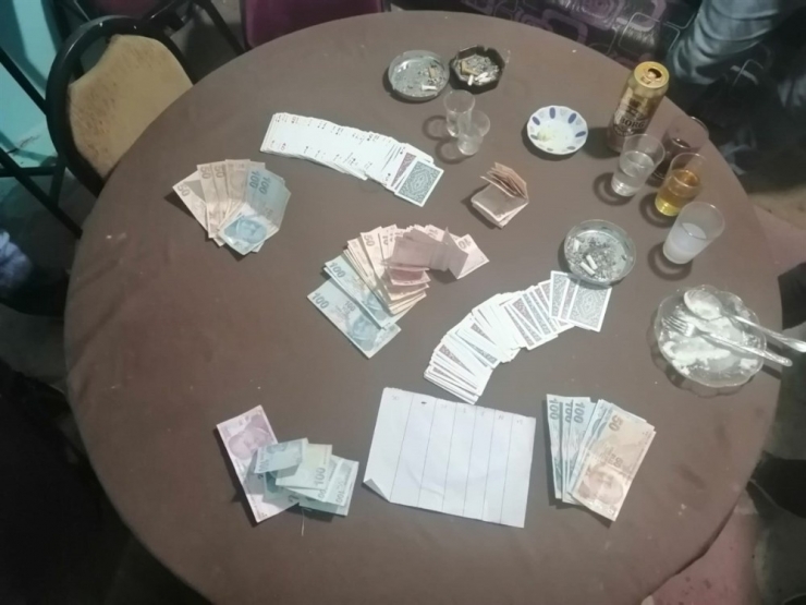 Kumarda Basıldılar, Sosyal Mesafeden Cezayı Yediler